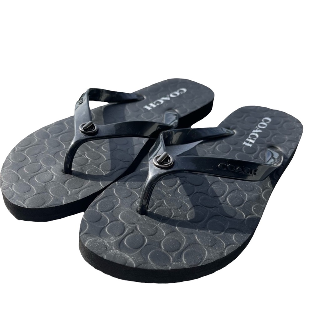 Authentic Coach Women’s black slipper in size 6